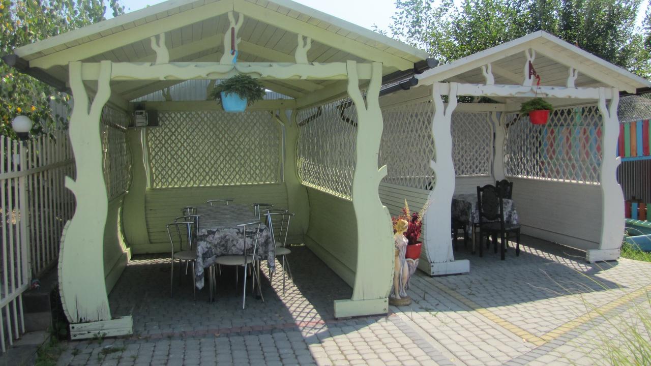 Mini Hotel Leon Lalovo Ngoại thất bức ảnh