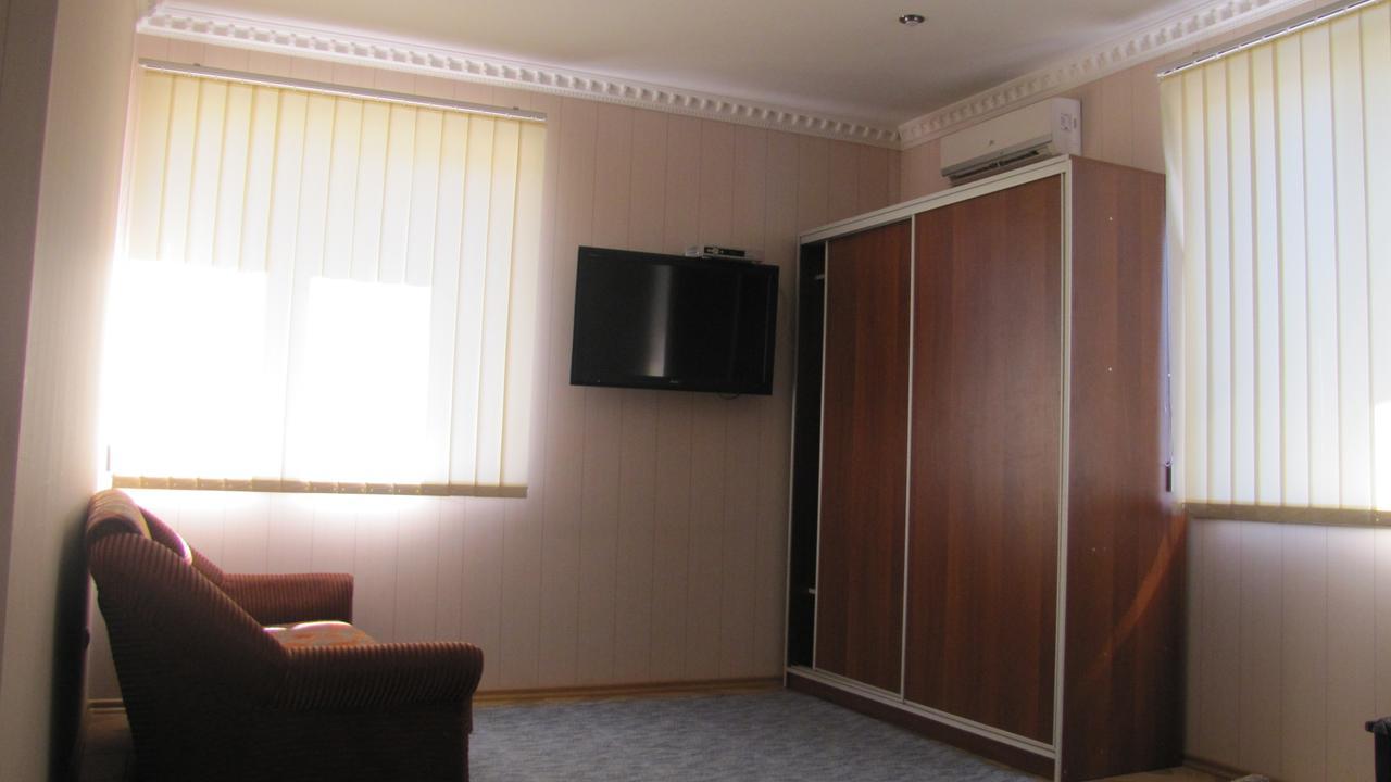 Mini Hotel Leon Lalovo Ngoại thất bức ảnh