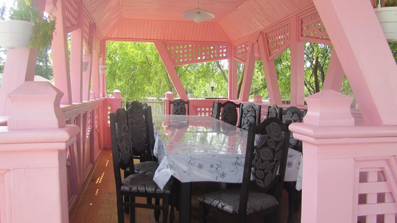 Mini Hotel Leon Lalovo Ngoại thất bức ảnh