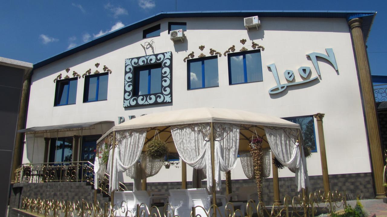 Mini Hotel Leon Lalovo Ngoại thất bức ảnh