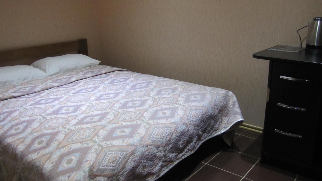 Mini Hotel Leon Lalovo Ngoại thất bức ảnh