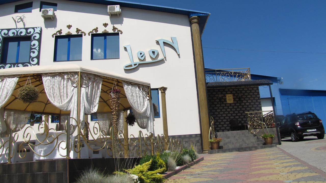 Mini Hotel Leon Lalovo Ngoại thất bức ảnh